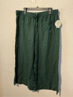Dip brand Forest green gaucho style pants Linen